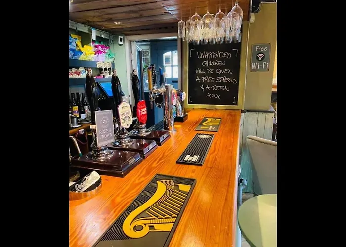The Rose & Crown Farmhouse Kitchen
